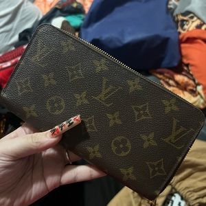 Louis Vuitton Monogram Zippy Wallet